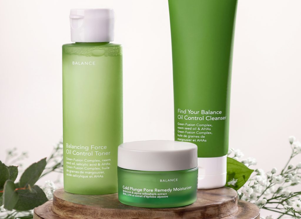 three bottel skincare products, Laboratoire cosmétique Maroc