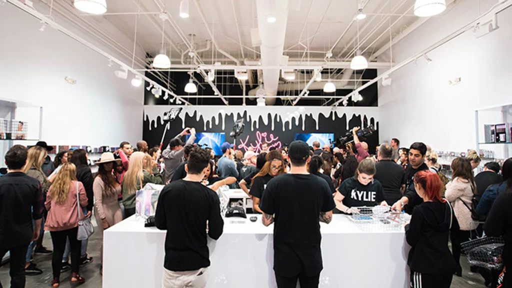 kylie jenner pop up crowd | Carmel Cosmetics Labs