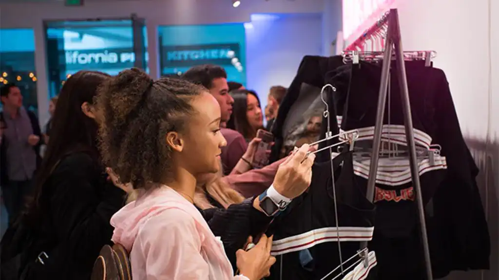 kylie jenner pop up shoppers | Carmel Cosmetics Labs