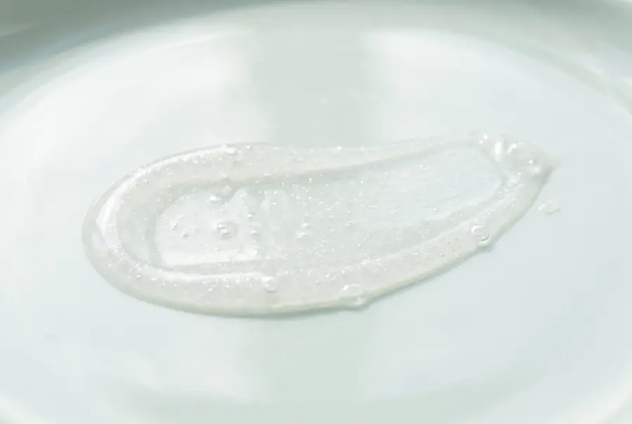 Texture brume parfumée cheveux et corps en gros plan
