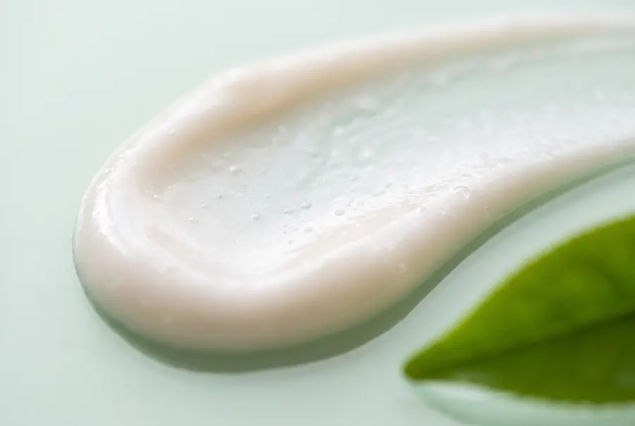 Texture crème après-rasage panthénol en gros plan