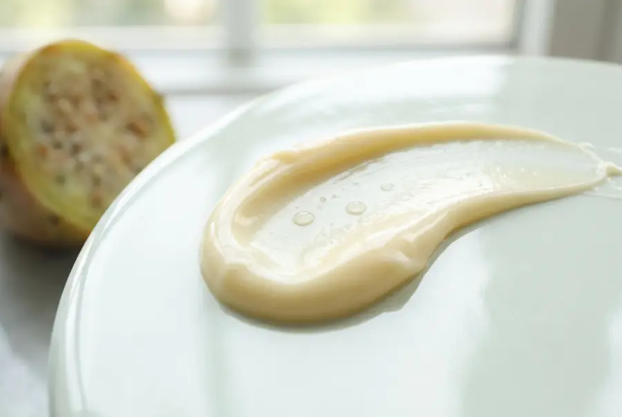 Texture crème de nuit rétinol en gros plan