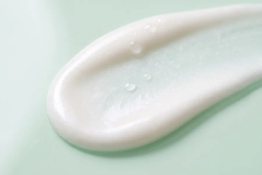 Texture crème solaire spf 30 et spf 50 en gros plan