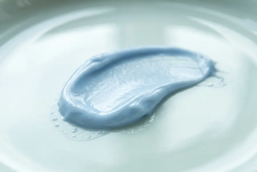Texture crème unifiante à la nila en gros plan