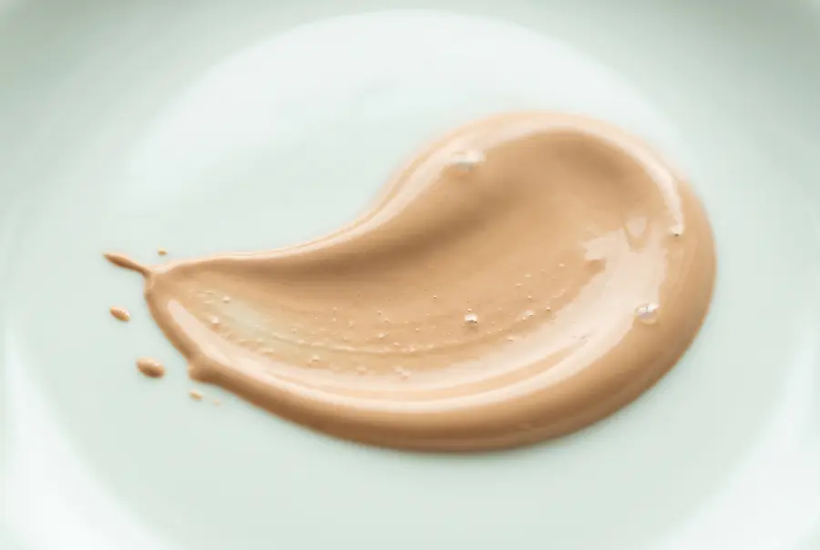 Texture écran solaire teinté unifiant spf 40 ou 50 en gros plan