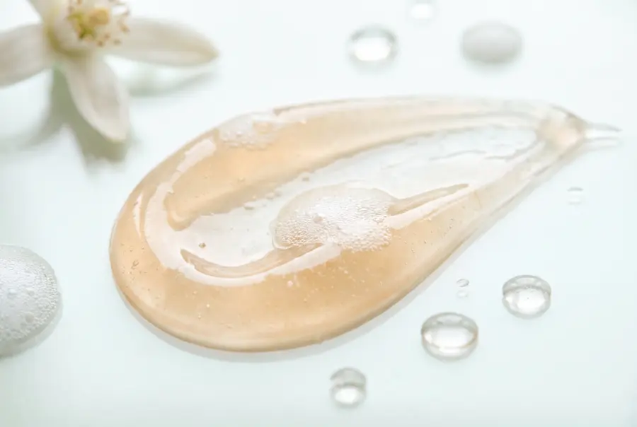 Texture gel douche fleur d'oranger à l'argan en gros plan