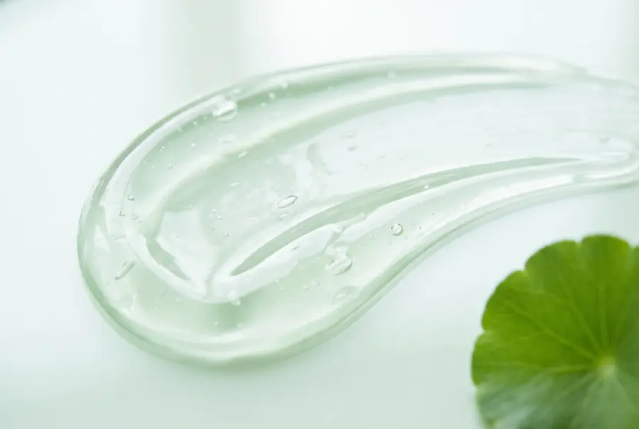 Texture gel nettoyant doux à la centella asiatica en gros plan