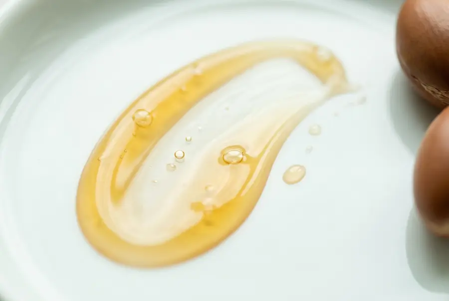 Texture huile capillaire argan et figue de barbarie en gros plan