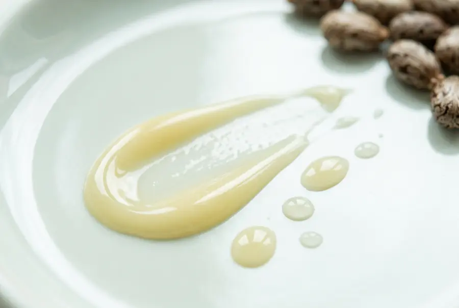 Texture huile de ricin capillaire nourrissante en gros plan