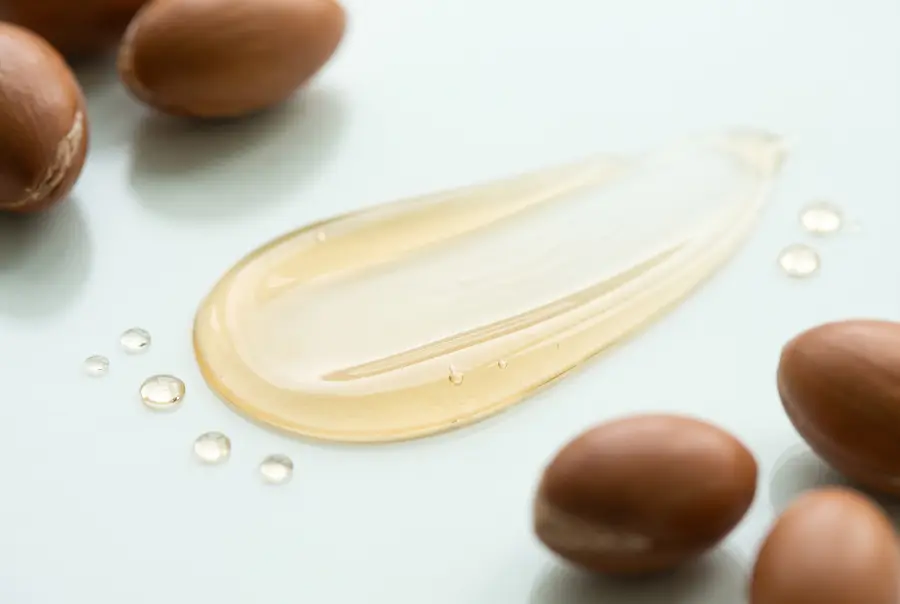 Texture huile démaquillante argan et jojoba en gros plan