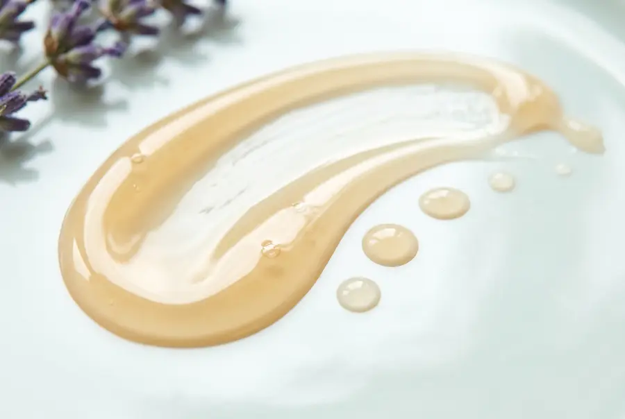 Texture huile de massage lavande en gros plan