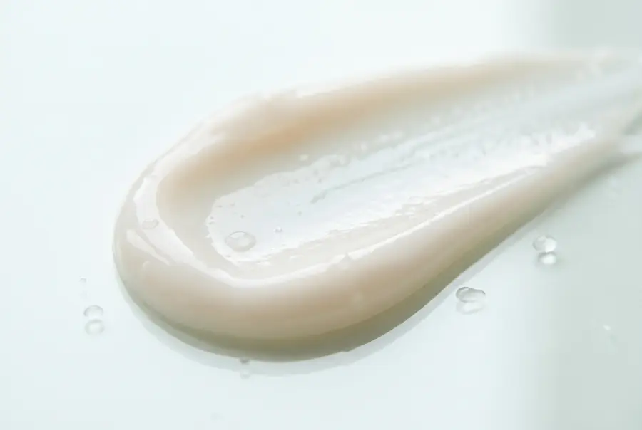 Texture leave-in hydratant pour cheveux bouclés en gros plan