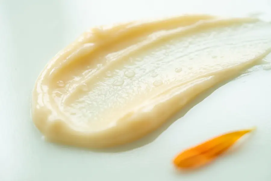 Texture leave-in pour cheveux crépus aux céramides en gros plan