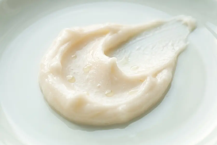 Texture masque nourrissant pour cheveux colorés en gros plan