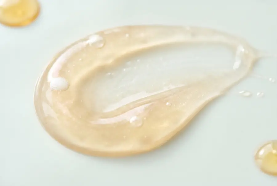 Texture shampoing cheveux ondulés en gros plan