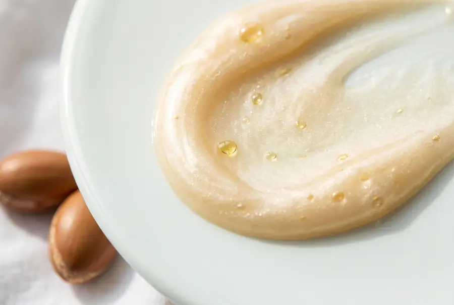 Texture shampoing réparateur à l'huile d'argan en gros plan