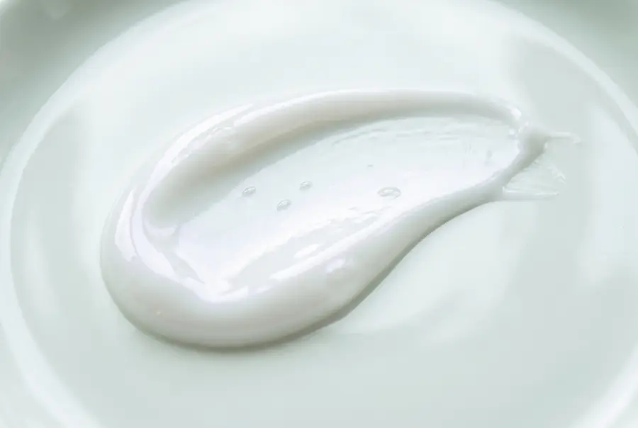 Texture soin lissant repulpant et filler capillaire en gros plan