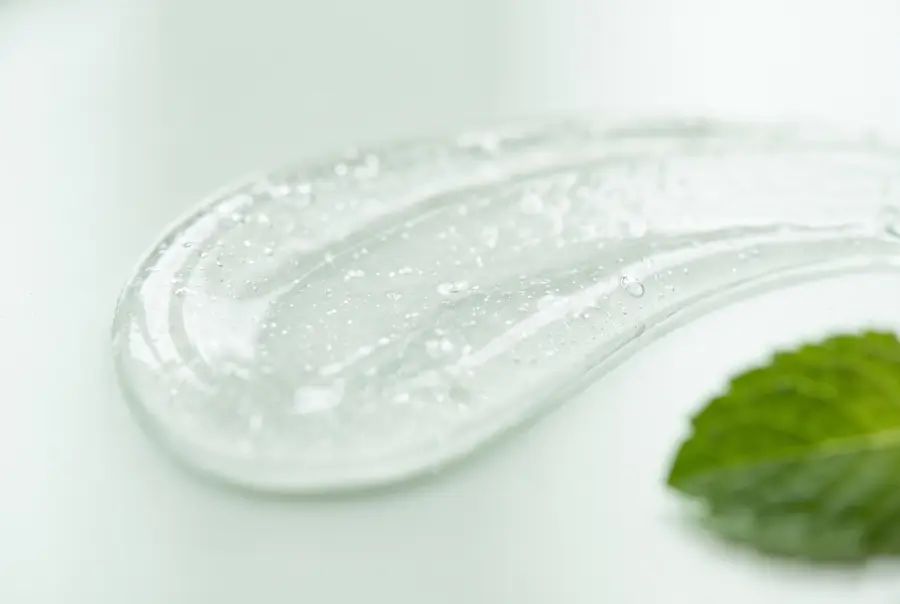 Texture spray buccal menthe rafraîchissant en gros plan